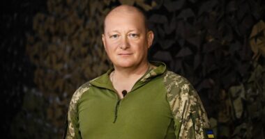 Зеленський замінив командувача Об’єднаних сил ЗСУ генерал-лейтенанта Юрія Содоля