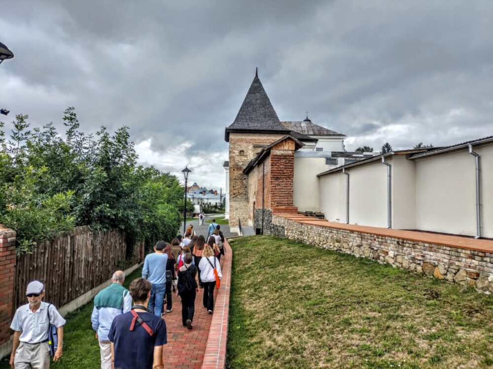 культура в часи війни окольний замок