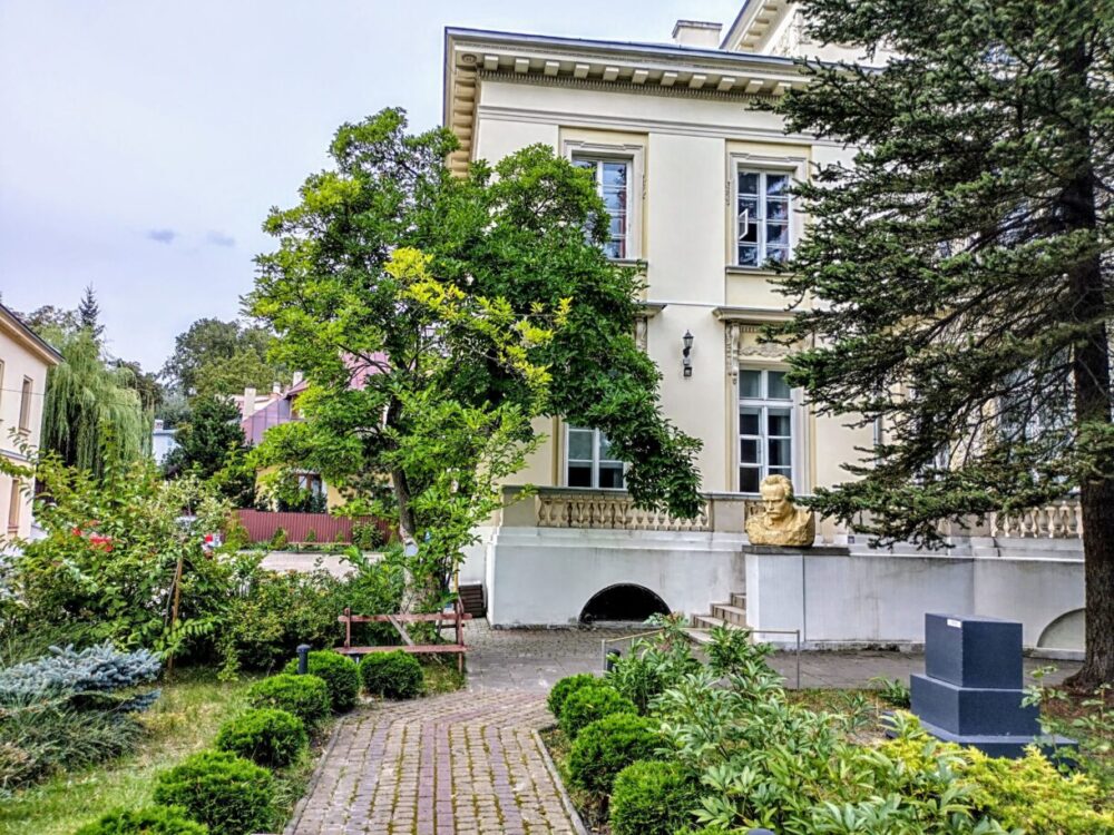 Караффа-Корбут в домі Франка