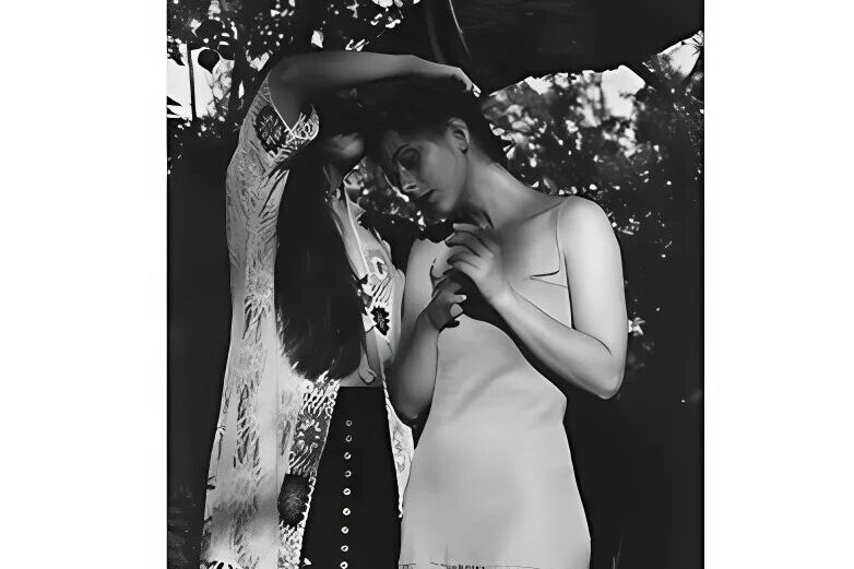 «Плач, сестро, смійся»