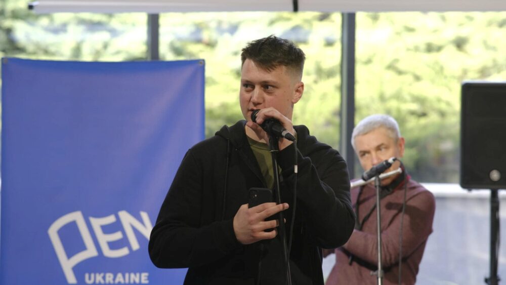 Артур Дронь «Ґемінґвей нічого не знає»