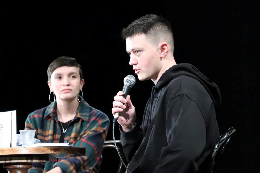 Артур Дронь «Ґемінґвей нічого не знає»