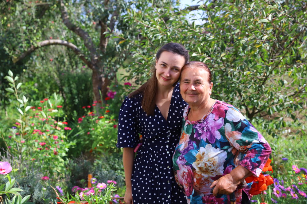 «Баби-онучки»