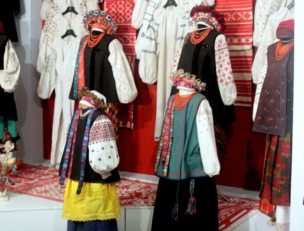 Дитячі вишиванки - досить рідкісні, їх збереглось дуже мало